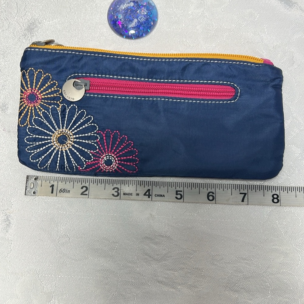 Travelon Safe ID Daisy Double Zip Clutch Wallet - Picture 9 of 10